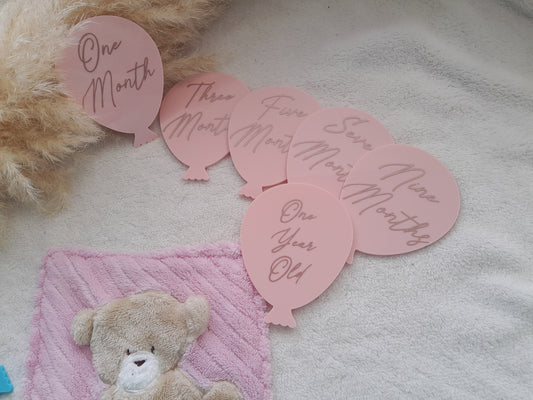 Mark every month your little one grows with these adorable balloon shaped baby milestone discs. These are double sided so you receive 6 balloons.
They are 10cm in he