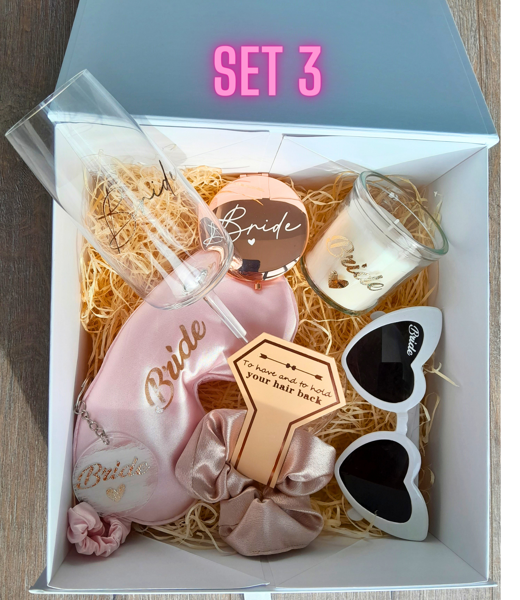 Indulge your bridesmaids with these exquisite proposal boxes. Filled with personalised items, they're the perfect way to show your appreciation. Luxurious and elegan