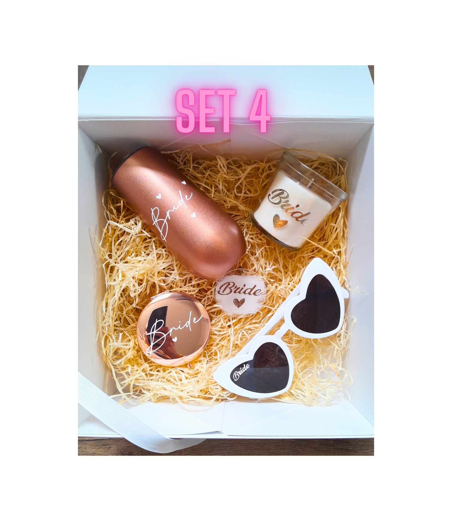 Indulge your bridesmaids with these exquisite proposal boxes. Filled with personalised items, they're the perfect way to show your appreciation. Luxurious and elegan