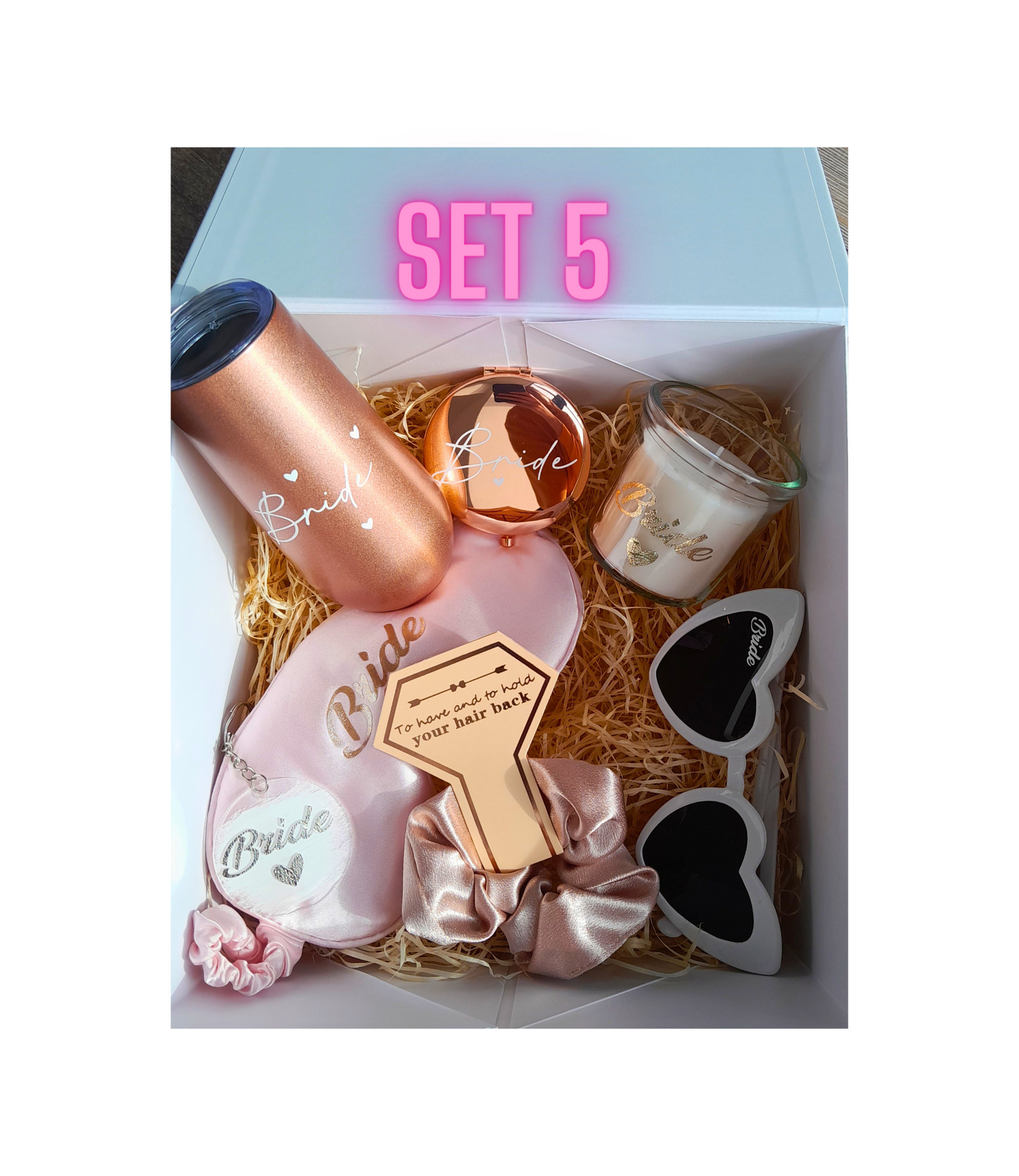 Indulge your bridesmaids with these exquisite proposal boxes. Filled with personalised items, they're the perfect way to show your appreciation. Luxurious and elegan