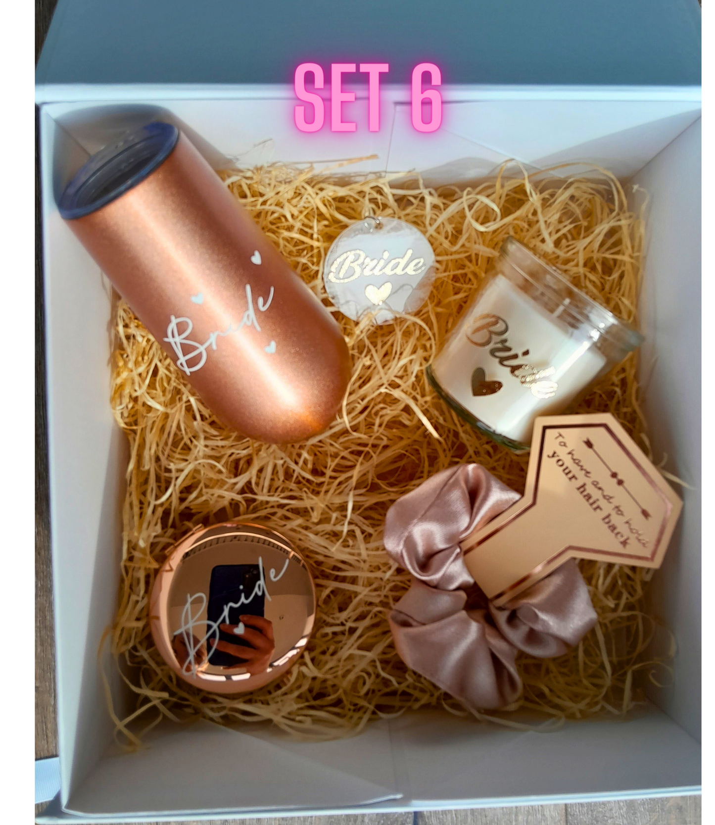 Indulge your bridesmaids with these exquisite proposal boxes. Filled with personalised items, they're the perfect way to show your appreciation. Luxurious and elegan